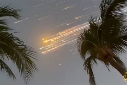 Explosión de nave de SpaceX dejó un impresionante espectáculo de luces en el cielo