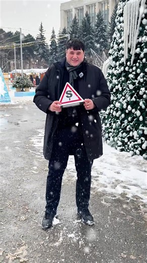 Școala Auto Master Class dă start înscrierilor pentru primele grupe din anul 2026! 📘 Cursuri de teorie: se vor preda in zilele de. • Marți & Joi – 18:00–20:00 sau • Grupa de zi: Luni & Miercuri – 15:30–17:30 📞 Sună la numărul 068 66 77 88 | 078 66 77 88 sau scrie-ne un mesaj pentru mai multe detalii. 👉 Înscrie-te acum la Școala Auto Master Class. Locurile sunt limitate! #scoaladesoferi #scoalamasterclass