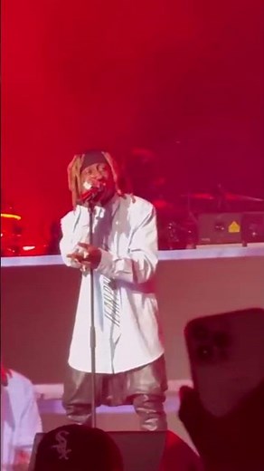 Lil Wayne performs "Earthquake" live at Lil Weezyana Fest