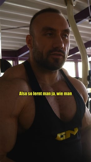 Philipp | Germanbull on Instagram: "So triffst du den Zielmuskel richtig 🫵🏻 Volles Video auf YouTube Rabatt-Support-Code: „germanbull“ bei GigasNutrition.com gnlaboratories.com Doctrinus.de Smilodox.com Pro-Body.com Beyond-Peptides.com . Danke an alle treuen Supporter ❤️ . Progresscoaching by Germanbull3 Bewerbungen per Privatnachricht, bitte vorher das Coaching Highlight durchlesen. . #muskelaufbau #bodybuilding #Ernährung #fitness #gesundheit #kraftsport #training #motivation #prep"