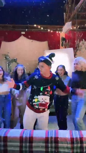 Only @LARRAY could give us a holiday “Gift” (& transition) this iconic 🙌