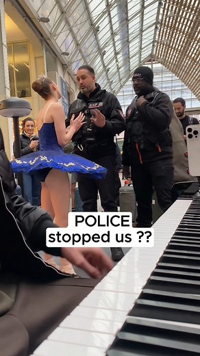 I met the most graceful BALLERINA but we didn’t expect the POLICE ! 👮 What would you do in this situation ?? Thanks to the star ​⁠​⁠​⁠‪@victoriadauberville‬ ! Piece : « La Foule » by Edith Piaf (my personal piano arrangement) #piano #publicpiano #ballerina #ballet #lafoule #edithpiaf | Aurelien Froissart
