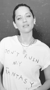 In »Jeanne d’Arc au Bûcher« übernimmt Oscar-Preisträgerin Marion Cottilard die Rolle der französischen Nationalheldin. Das hr-Sinfonieorchester unter Alain Altinoglu bringt Arthur Honeggers Oratorium mit opulenten Klängen auf die Bühne – mal dramatisch wie Filmmusik, mal beeinfluss von Barrock und Jazz. Auf Französisch mit deutschen Übertiteln. Sichere dir jetzt Tickets! https://www.elbphilharmonie.de/de/programm/arthur-honegger-jeanne-darc-au-bucher/21509 | Elbphilharmonie Hamburg