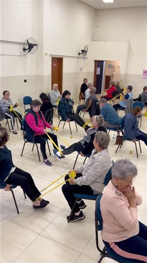 EXERCÍCIO COM ELÁSTICO PARA IDOSOS | EXERCÍCIO PARA FAZER EM CASA COM FAIXA ELÁSTICA