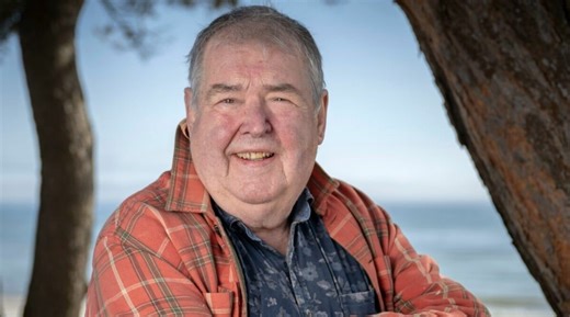Michael Segerström kom ut som bisexuell vid 75 års ålder – berättar om tuffa åren: ”Mådde så jävla dåligt”