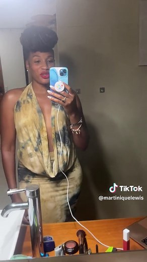 BLACK OWNED COSTA RICA 🇨🇷 • 📍Puerto Viejo, Limón • Welcome to the beautiful @olincaboutiquehotel ! When I told @soullifetravel I wanted all Black everything I was too juiced when she gave me multiple Black Owned Hotel options! • Now I’m a complex guest 😂, I arrive before checkin expecting there to be a room ready and I want to ask you a million questions. The staff was exception and treated me like family. • As a Solo female traveler from East Oakland 😂, safety is always a priority. But whi