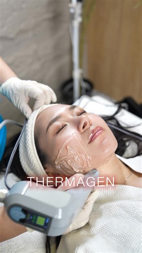 𝐋𝐢𝐟𝐭. 𝐓𝐢𝐠𝐡𝐭𝐞𝐧. 𝐒𝐥𝐢𝐦 — 𝐰𝐢𝐭𝐡𝐨𝐮𝐭 𝐜𝐡𝐚𝐧𝐠𝐢𝐧𝐠 𝐲𝐨𝐮𝐫 𝐟𝐚𝐜𝐞. You don’t want fillers. You don’t want surgery. And you definitely don’t want to look like a different person. Gusto mo lang mas defined na jawline. Mas slim na lower face. Mas refined version ng sarili mo. Because real contouring isn’t about one treatment — it’s about the right combination. ✨ Barbie Face combines HIFU, Thermagen, Exilift, and Meso Lipo to help support lifting, tightening, and slimming — in a