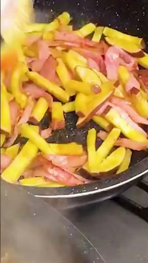 【王道｜秋のやさしいおかず】さつまいもとベーコンのバターソテー
