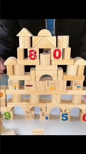 Building a Wooden Block Castle--Block Building Fun/3 Years Baby Educational Toys