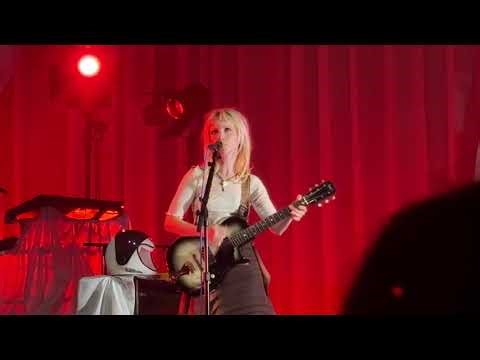 Hayley Williams (Live Toronto 03/31/26) Disappearing Man