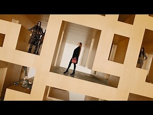 Versace F/W 21 Show (Versace)