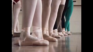 35K views · 2.3K reactions | SF Ballet school 並 Ballet Documentary 1995. Extracto de Silver Feet, documental dirigido y editado por Lise Rubenstein (de soltera, Braden). La película cuenta la historia de tres estudiantes adolescentes de ballet a través de audiciones para ingresar en la escuela del SF Ballet. Uno tenia éxito; los otros dos eran rechazos poniendo fin a sus sueños de toda la vida. Ah, ballet!! Tan hermoso, pero tan cruel. | Body Ballet Carolina de Pedro | Facebook