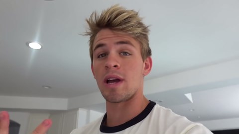 6-year-old Everleigh trains with pro gymnasts