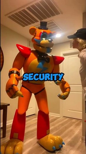 🚨 BRUTAL HIT! 🤯 Aggressive Animatronic ATTACKS & HITS A Woman! 💀 | #fyp #animatronic #horror