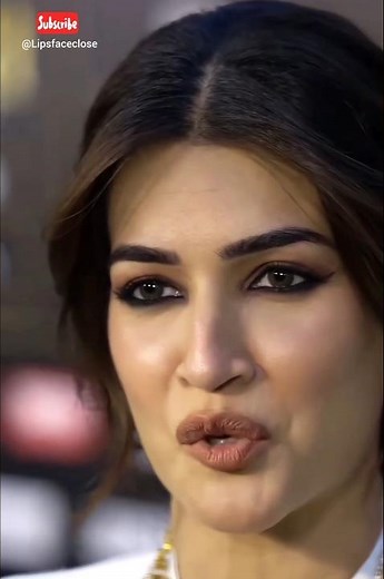 Kriti Sanon Face Closeup | Kriti Sanon Hot Expressions | Beautiful Bollywood Actresses Vertical Edit