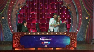 Here's a throwback moment for you! Check what's happening on the sets of India's Best #Dramebaaz! Shantanu Maheshwari Huma Qureshi Vivek Anand Oberoi #OmungKumar | ZEE TV