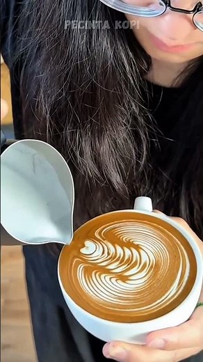 ✨ Beautiful Barista Making Perfect Latte Art ☕ | Coffee Aesthetic