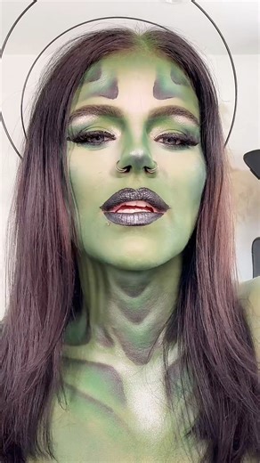 👽#alien #makeup #alienmakeup #green #greenalien #greenalienmakeup #creative #creativemakeup #blendandcreat | blendandcreate