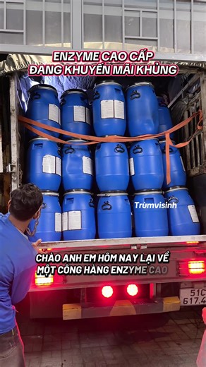 SUPER ENZYME 5 – dòng enzyme hàm lượng cao chuyên cho ăn và đánh nước, với 5 nhóm enzyme mạnh như protease, mannanase, amylase nhiệt cao, xylanase và phytase giúp tôm tiêu hóa thức ăn tốt, giảm hệ số FCR, nong tơ ruột, ức chế vi khuẩn gây hại, đồng thời phân hủy mùn bã hữu cơ, làm sạch đáy ao, giảm khí độc và hạn chế tảo phát triển; chỉ cần hòa tan phun lên thức ăn 3–5g/kg hoặc đánh ao 1kg cho 5.000m³ nước là thấy tôm ăn khỏe, đường ruột đẹp, ao sạch rõ rệt; hàng về liên tục, thùng 25kg chuẩn ch