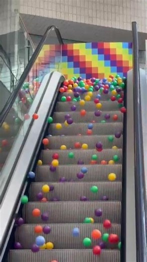 Very funny! Balls on the KONE escalator in Antwerpen, Belgium.