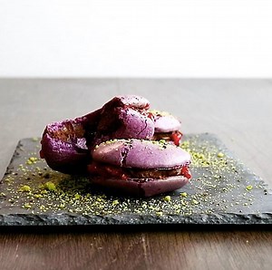 Schoki-Himbeer-Macarons HIER ZUM REZEPT --> http://bit.ly/2fO14qu | Club of Cooks