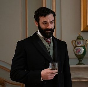 The Gilded Age star responds to episode 3's twist