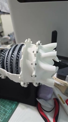這飛機引擎不得不說真的好大，組裝真的有夠累 #bambulab #h2d #3dprinting