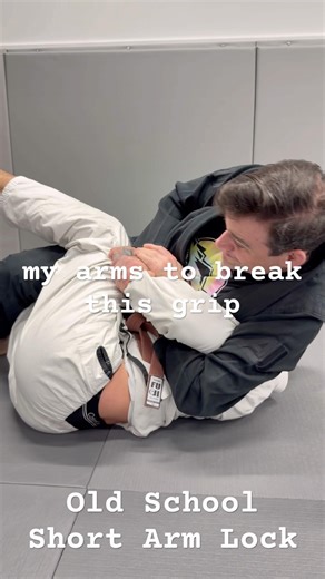 Keep it simple, stupid. 💙 Short arm lock from top half guard. #kimura #armlock #bjj #gi