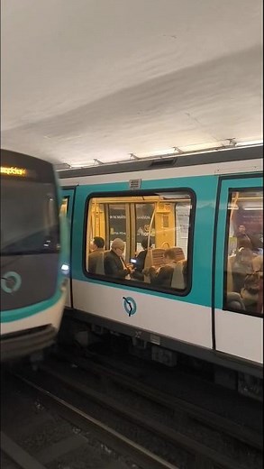 the AMAZING Metro in Paris Underground #metro #paris