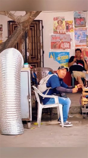 Unexpected Sneak Attack Leaves Guy Freaking Out – Hilarious Reaction! | Animal Lovers Hub