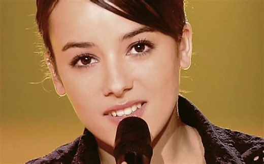 法国天后艾莉婕《 la isla bonita 》（美丽的海岛）MV 高清中英双字幕