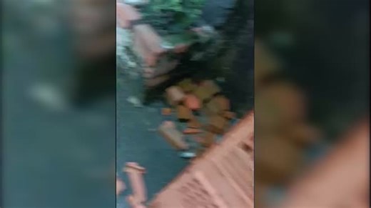 Công an triệu tập người dùng cây sắt đánh vỡ nón bảo hiểm người đi đường