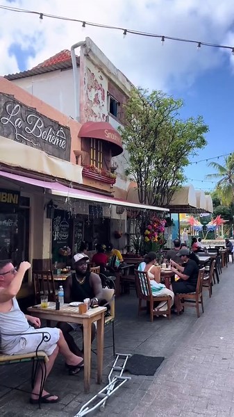 Willemstad is the capital city of Curaçao, a Dutch Caribbean island. It’s known for its old town center, with pastel-colored colonial architecture. Such a charming little town!😍 #traveltiktok #traveltok #traveltheworld #travel #travelling #adventures #foryou #viral #tiktoktrends #tiktokviral #tiktoktrending #curacao #curacao🇨🇼 #curacaotiktok #willemstad #willemstadcuracao #carribeantiktok #carribean