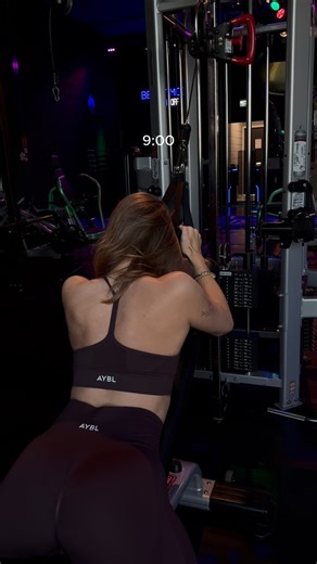 Kiya van Rossum on Instagram: "Vandaag weer bewust bezig met m’n hydratatie!🤗 Tijdens m’n boodschappen bij PLUS kwam ik de Volvic Touch of Fruit 1,5L tegen. Frisse explosieve smaak, geen suiker en ideaal voor onderweg of tijdens m’n workout. Haal ’m ook bij jouw PLUS! #ad #Volvic #TouchOfFruit #HydrateNaturally #PLUSsupermarkt"