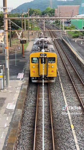 JR小野田線の1両編成の列車。小野田港駅にて。 #鉄道 #電車 #クモハ123 #小野田線 #小野田港駅 #JR西日本 #山陽小野田市 #山口県 #train #kumoha123 #onodaline #onodakostation #jrwest #sanyoonoda #yamaguchi #japan