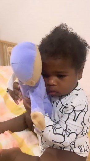 Lulla Doll plays 12 continuous hours of heartbeat and breathing that comforts children and helps them to sleep for longer periods. This little guy's mum says it helps him sleep in too 💜 🙏 #lulladoll #sleepaid #lulladollaustralia #sleepcompanion #mumlife #parenting #unitedinmotherhood #colic #reflux #cosleep #cosleeping #attachedparenting | Lulla doll by RoRo