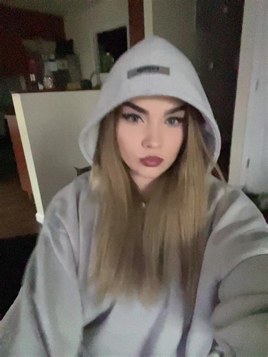 777 (@barbiealannapt2)’s videos with Girlfriend - Avril Lavigne