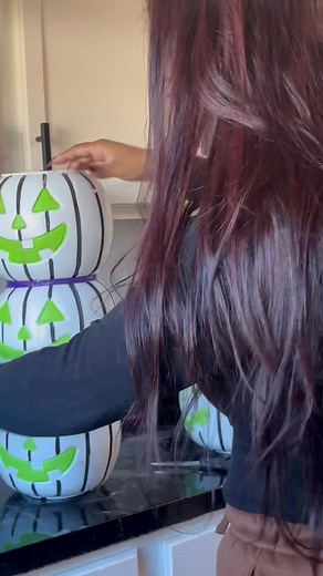 Getting ready for the holidays! Easy and fun DIY outdoor Christmas decor  #christmasdecor #OutdoorChristmasDecor #diychristmasdecor | Customzbyivyjade | Facebook