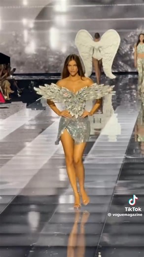 4.9K views · 409 reactions | #barbarapalvin 癩懶 | Victoria's Secret Models | Facebook