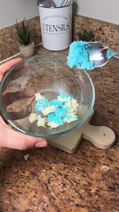 Put washing powder on your bread and never waste money on it again. 😱🤯#LifeHacks #ViralVideo #pestcontrol | latinkitchen0