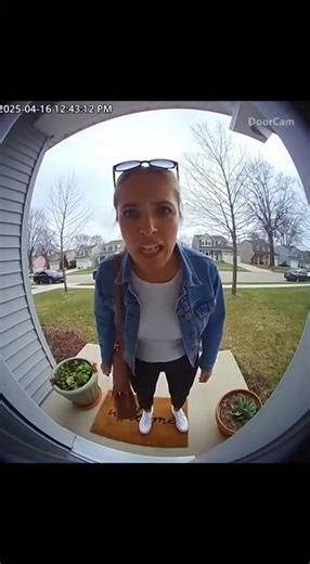 DoorCam Surprise 😱📸 #funny#trendingnow #shortsfeed