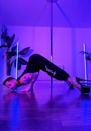 There’s just something about this song that made me have to choreograph class to it 🤌 #poletok #poleheels #poledancer #poledance #polechoreo