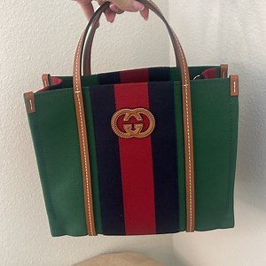 $3,300 New, Authentic GUCCI Signature Stripe Tote Bag Purse Green Canvas Red