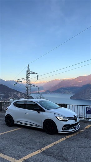 Exploring Perfection in the Renault Clio RS 🌟