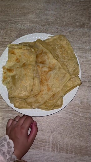 200gr semoule 300gr farine 1 càs sucre 1 çàc sel 300ml eau tiède #mari #enfant #beakfast #msemen #fyp