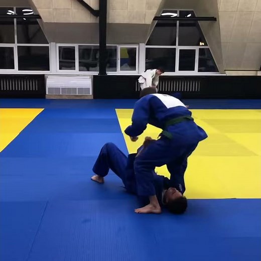 Judo ne-waza training