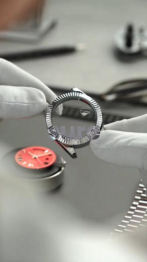 This is what Chrono Canada stands for. You’re the asset — not the logo on your wrist. So pay for the style, not the name. I build these one by one so you get the same steel, same shine, same craftsmanship — without paying for someone else’s lifestyle. 🧑‍🍳 | Chrono Customs