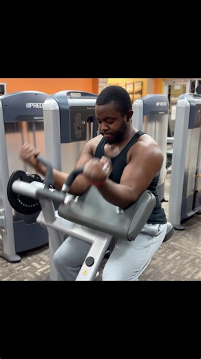 90lb Bicep Curls 3x8 #powerlifting #bicepcurls