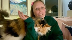 Molly’s singing along to @billieeilish! 😆 ⠀⠀⠀⠀⠀⠀⠀⠀⠀⠀ ⠀⠀⠀⠀⠀⠀ ⠀⠀⠀⠀⠀⠀⠀⠀⠀⠀ ⠀⠀⠀⠀⠀⠀ ⠀⠀⠀⠀⠀⠀⠀⠀⠀⠀ #shhh #billieeilish #kærlighedmodcorona #blivhjemme #sammenhverforsig #spreadhappiness #catmommikala #love #molly | Molly