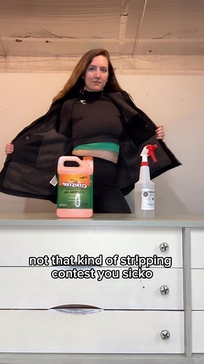 Grace | Furniture Artist on Instagram: "My take on both👇🏻 CITRISTRIP works great! PROS: It’s not as stinky as other brands that use harmful chemicals on the market. Depending on the paint you’re removing, you usually only need to do one or two rounds of str!pping. CONS: she is stickyyyyyy and a pain in the BUTT to scrub off after. Get some vinegar, some rubber gloves, and go to town with a scrub brush. Oh yeah, and this product can burn you, so wear protective gear 🙃 STRIPWELL QCS also works 